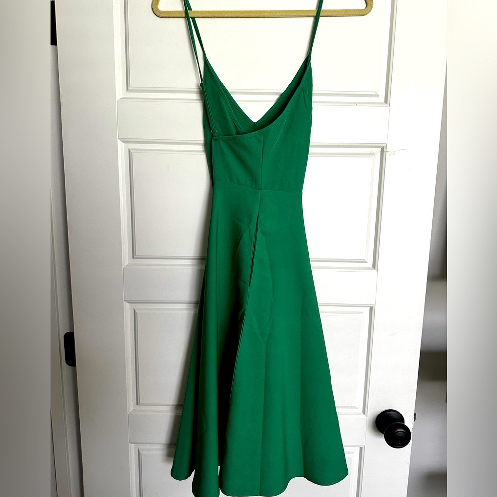 Beautiful green dress with pockets!